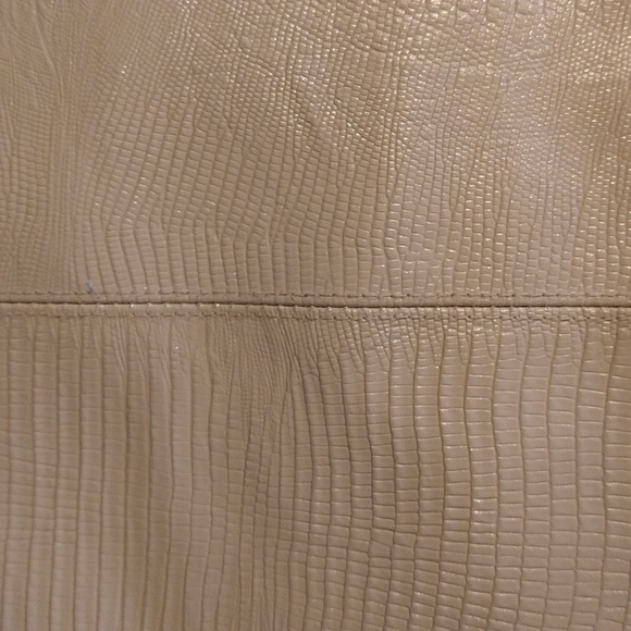 EUC. Made in Taiwan crossbody/clutch cream-colored bag. - Picture 3 of 10